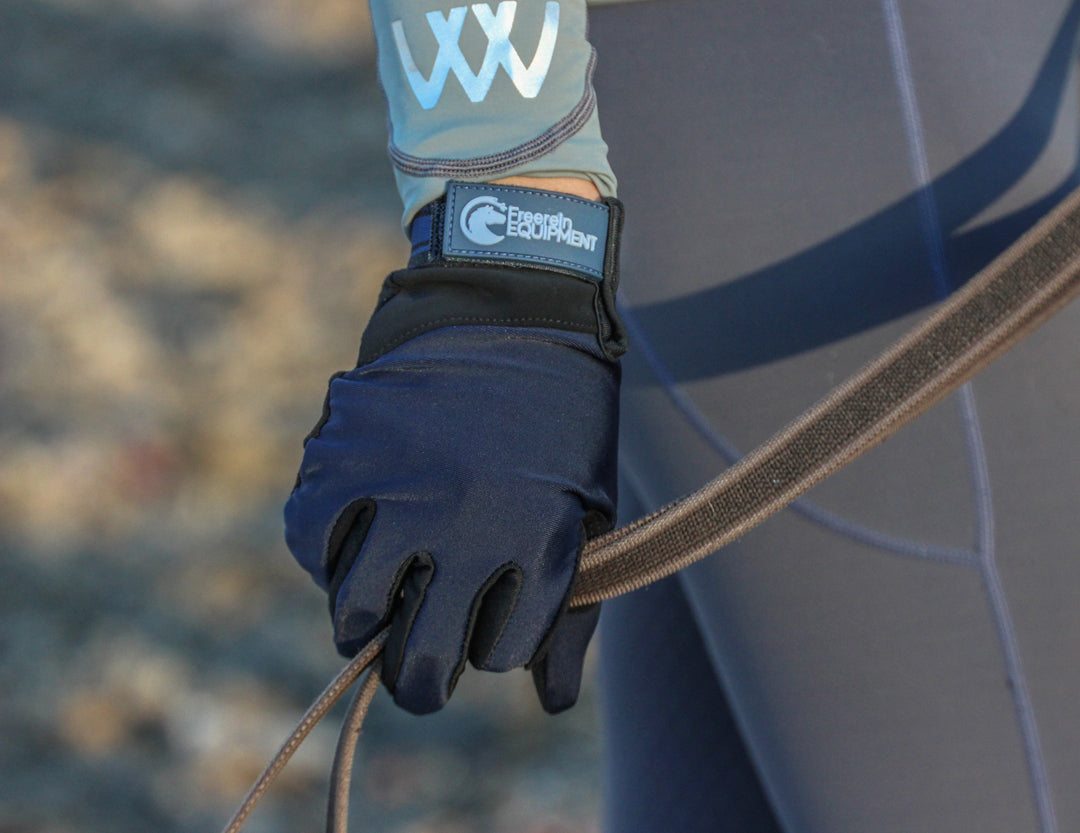 Load image into Gallery viewer, Rider holds reins wearing the Freerein equipment super fit gloves